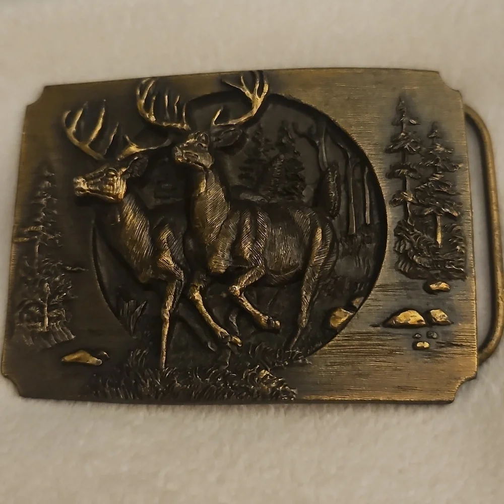 Vtg BERGAMOT 1990 Elk Deer Hunter Outdoorsman Belt Buckle
